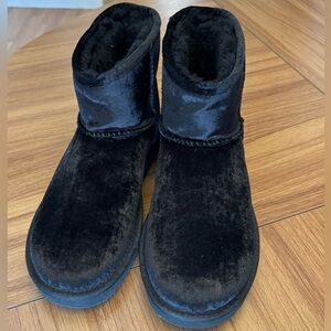UGG Classic Mini Velvet Boots sz 8